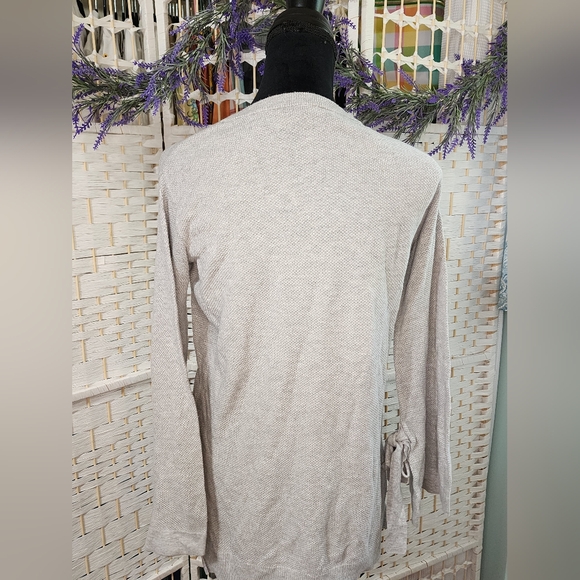 🧨 1st State Gray Hi-Lo Waffle Knit Bell Sleeve Sweater Top - Picture 6 of 9